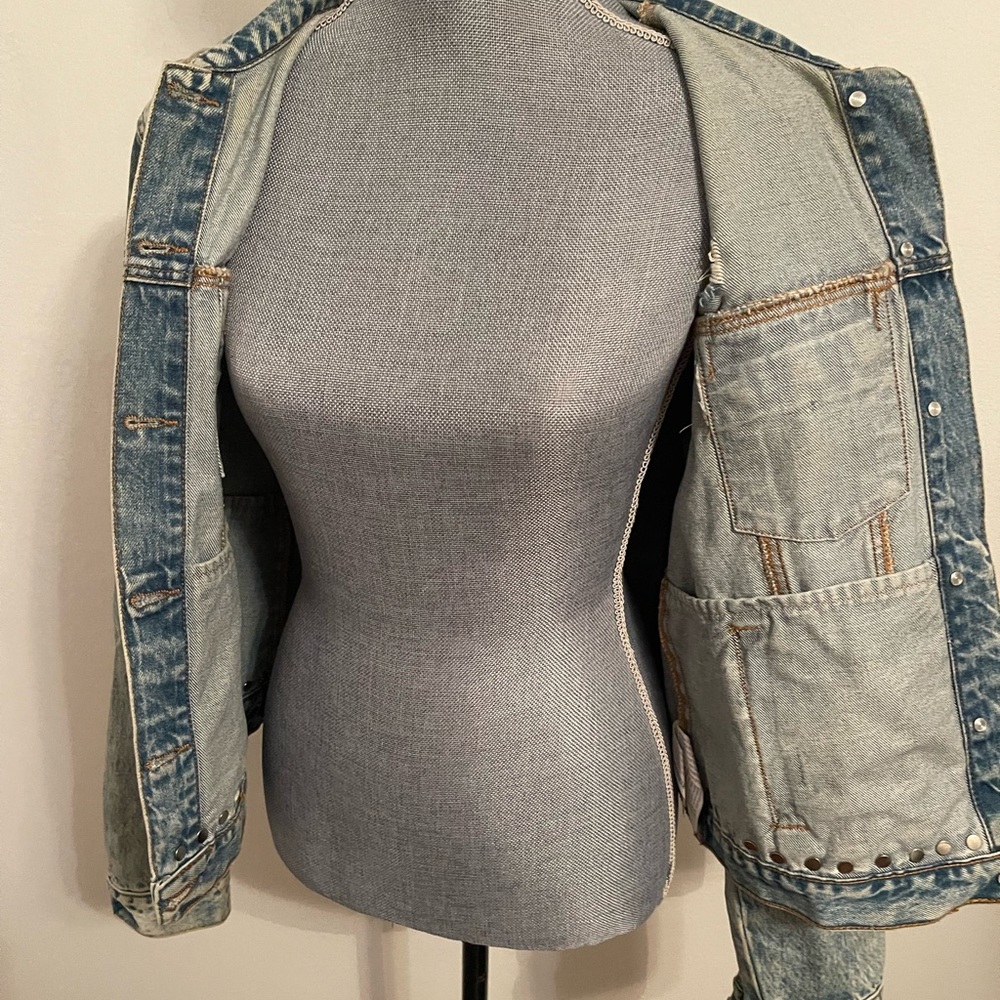 Forever 21 Light Blue Studded Denim Jacket. Size Small - Picture 11 of 15